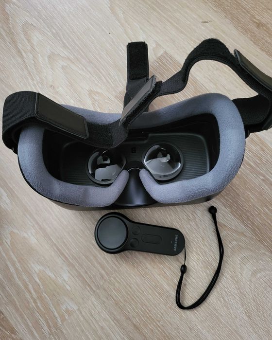 Samsung Gear VR R325 - Ochelari de realitate virtuală + Controller