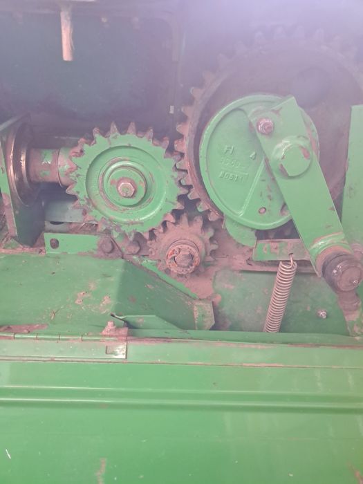 Vând presă John Deere 349