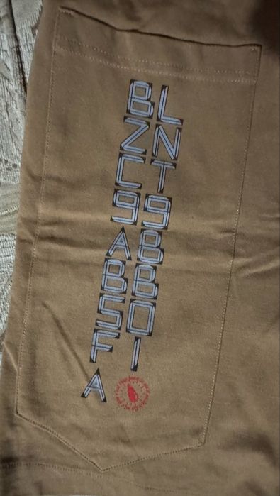 Бежови къси панталони