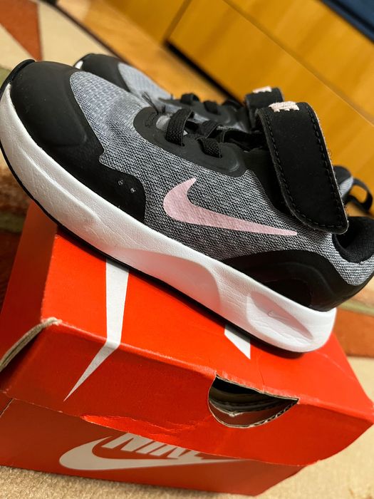 сандали и маратонки nike