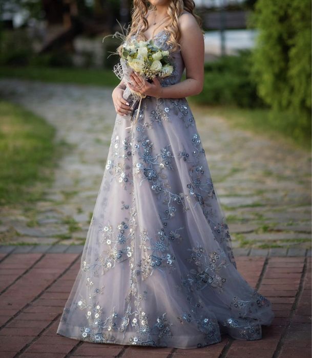 Абитуриентска рокля