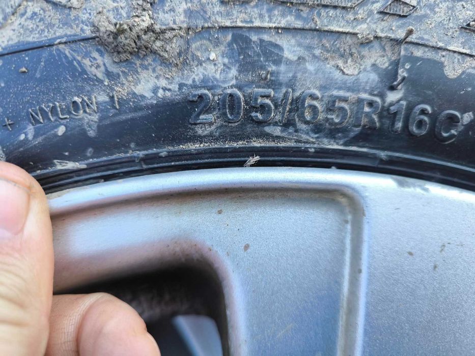 Бусови гуми с джанти