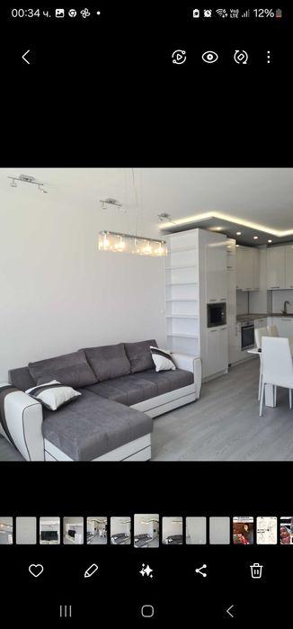 Ъглов диван от изкуствена кожа и сив мек плат