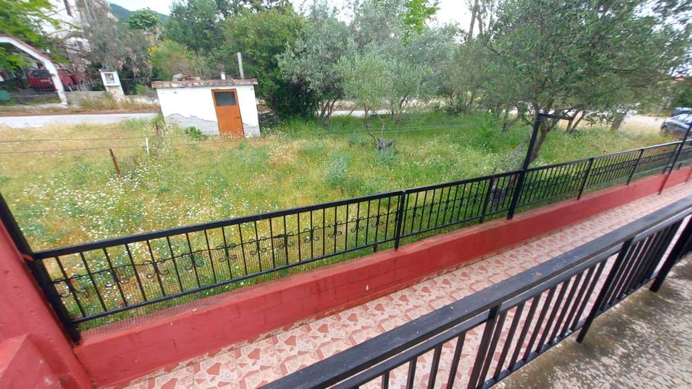 Продава къща с площ 79 м2 и двор 200 м2 в Аспровалта, Гърция