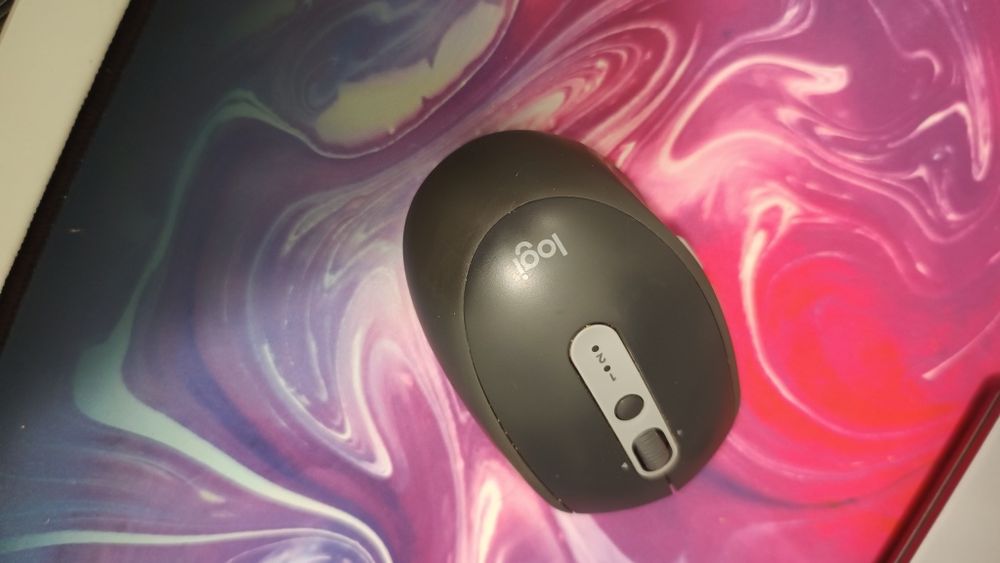 Vând mouse bluetooth Logitech m590