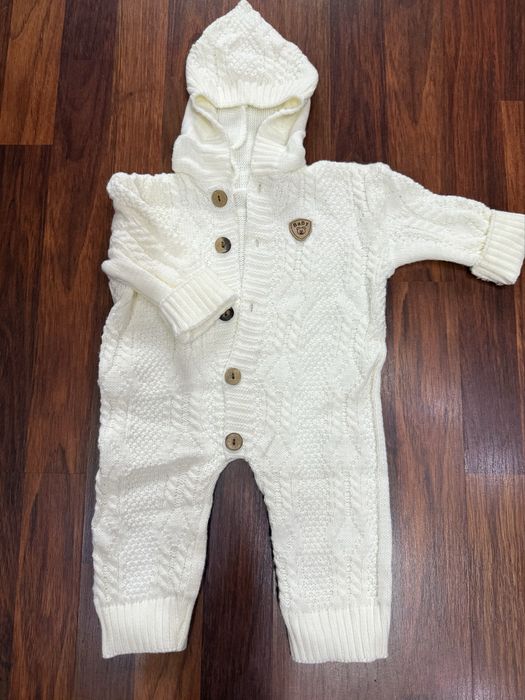 Детские вещи в количестве пяти штук зимние осенние весенние