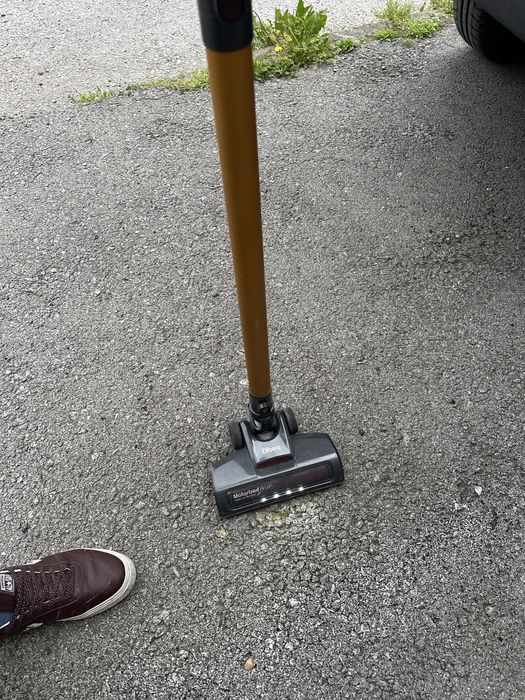 Продавам безкабелна прахосмукачка