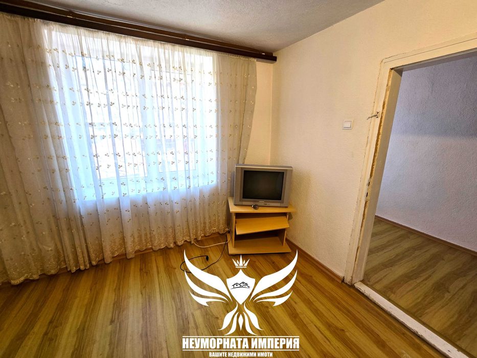 Продавам триетажна къща 162РЗП с 122кв.м. двор в с.Забърдо обл.Смолян