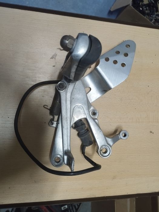 Scăriță dreapta completa Yamaha R6 model 1999-2002