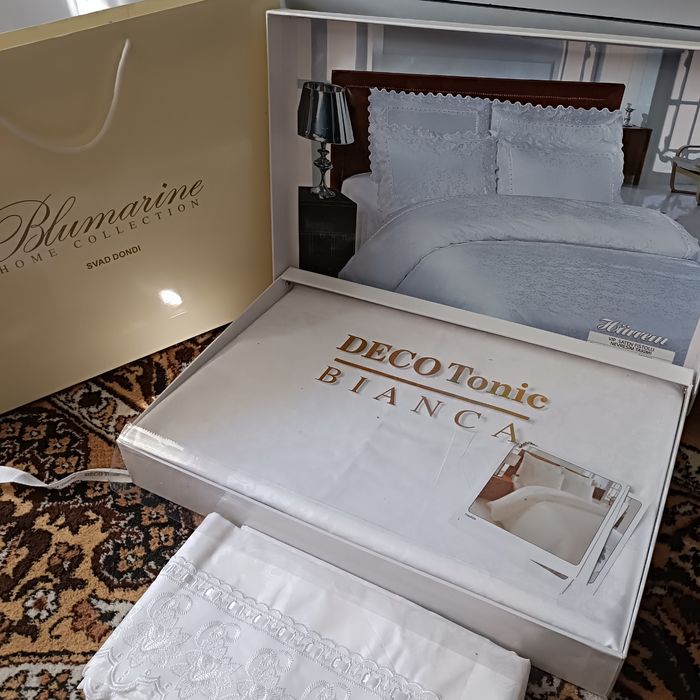 Новый набор постельного белья в подарочной упаковке