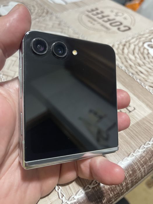 Samsung Z Flip 5