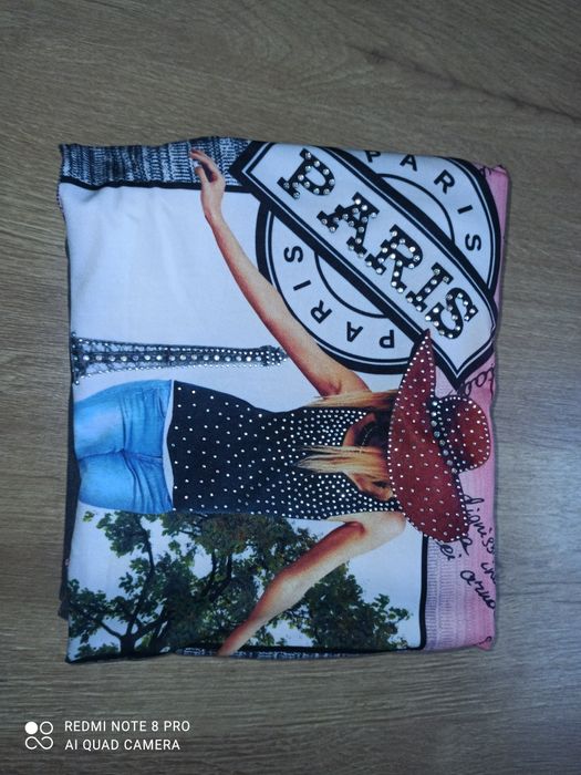 Дамска тениска и дънки, подарък бял потник