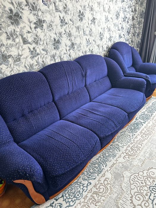 Отдам диван и 2 кресла