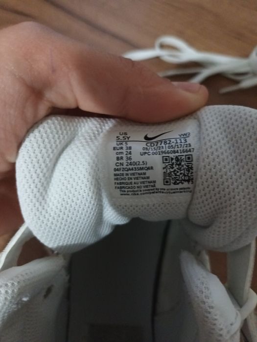 Vând adidași Nike vision mid