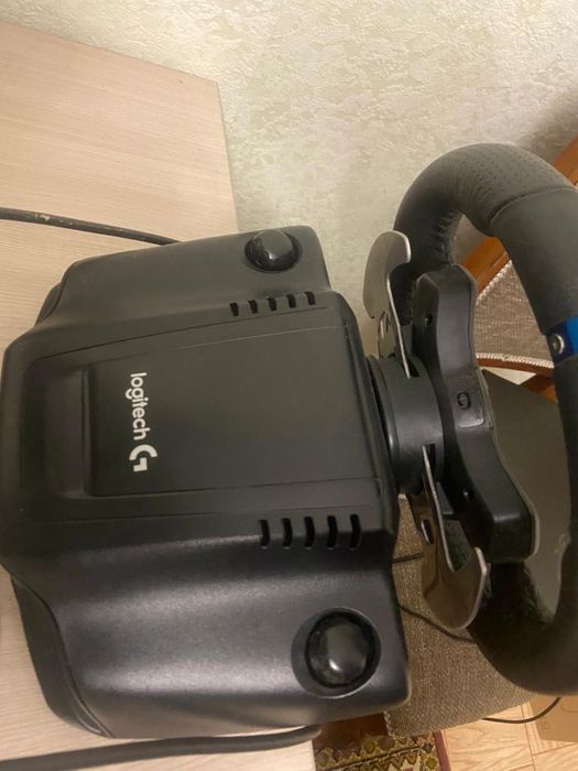 Игровой руль с педалями