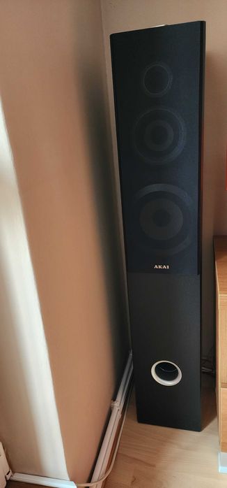 Boxe Akai si amplificator