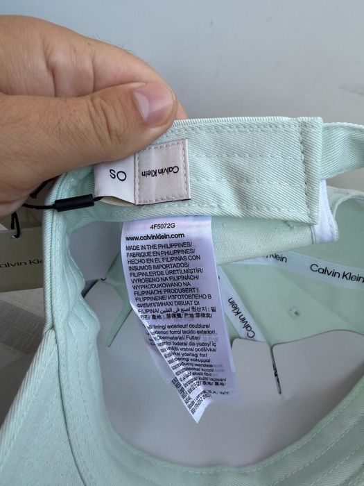 Calvin Klein șapcă unisex culoare albastru deschis  cu logo mic metalic mărime OS noua originala