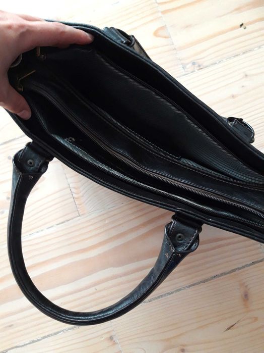 poseta eleganta si foarte incapatoare