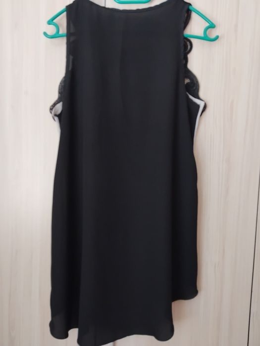 Дамски елегантен разкроен потник с принт и дантела – размер M