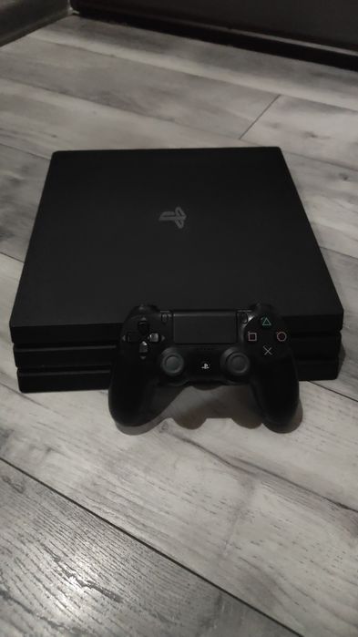PlayStation 4 Pro 1Tb (Ps4) + controller Original