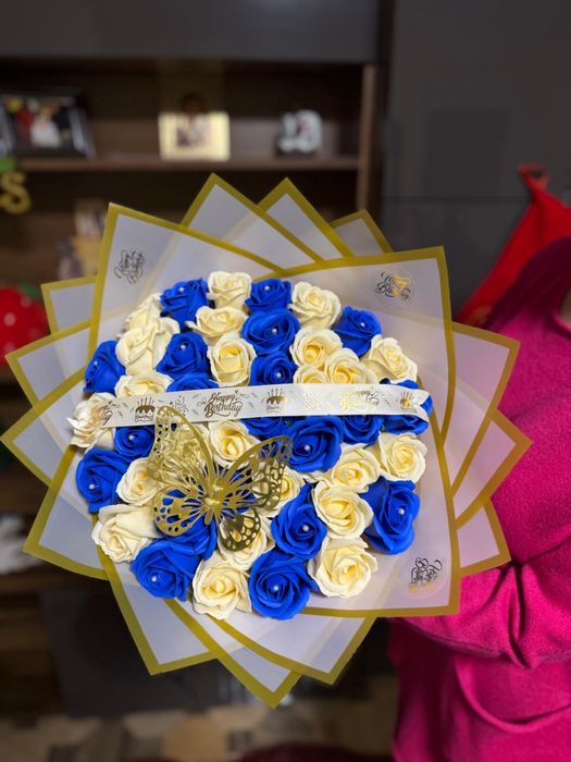 Vând buchete florale