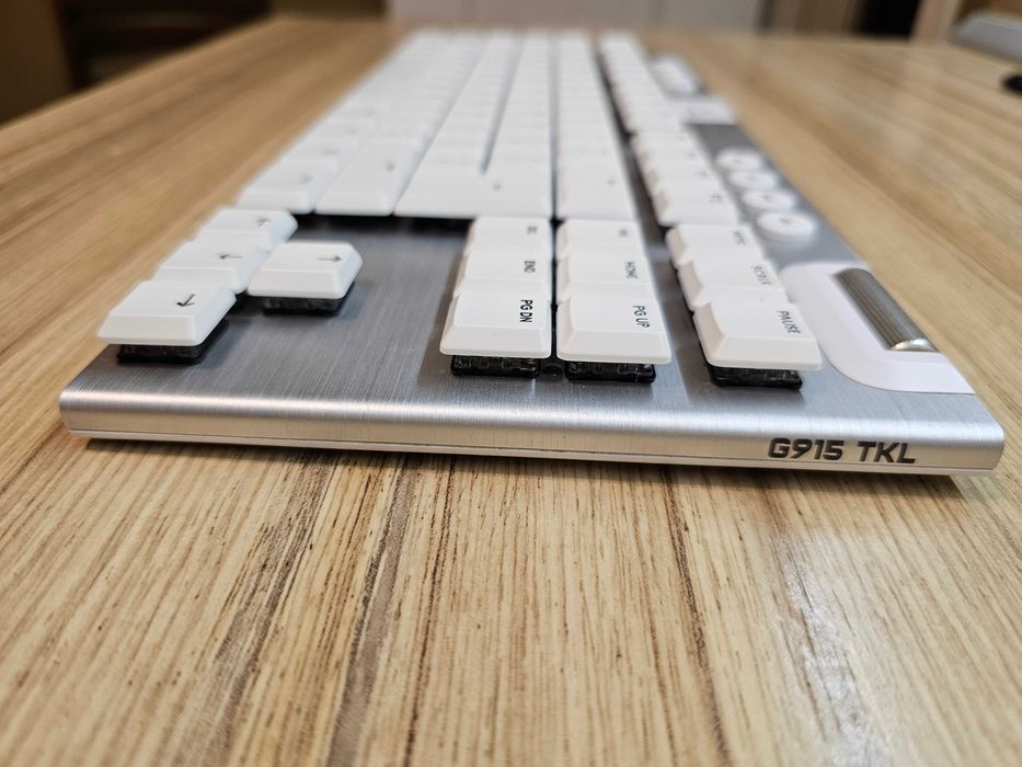 Logitech G915 tkl white lightspeed gaming mechanical keyboard бяла