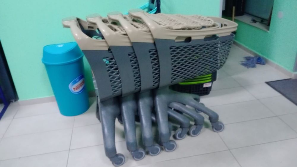 Колички,тролери и кошчета за пазаруване-като НОВИ