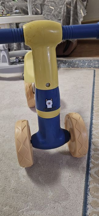 Продам беговел новый