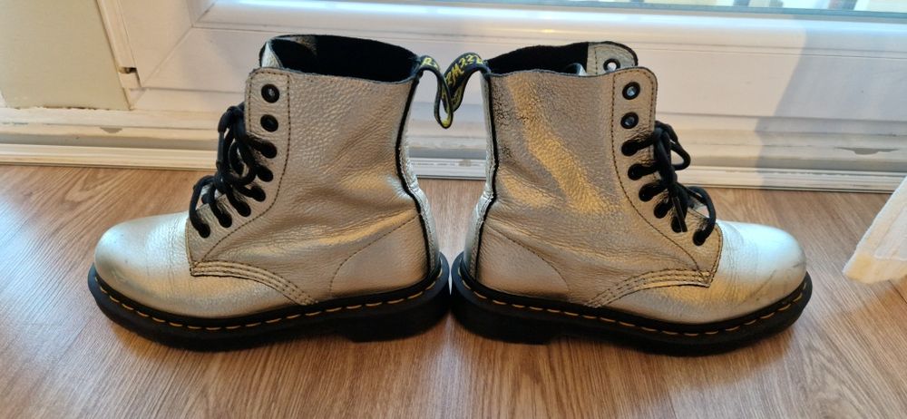 Dr. Martens Pascal Met argintii originale, marimea 36, piele naturala