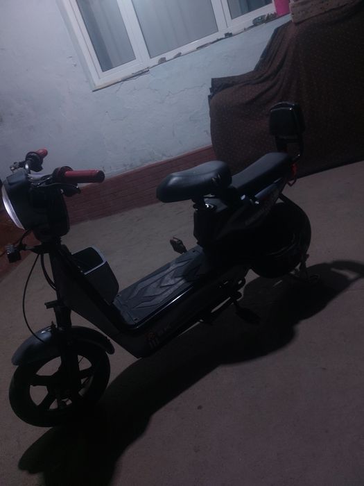 Скутер сатылады.