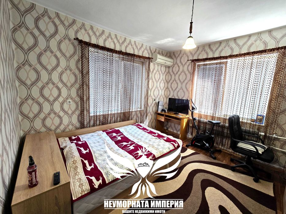 Продавам тристаен и двустаен 176РЗП с гараж в гр.Асеновград, кв.Изток