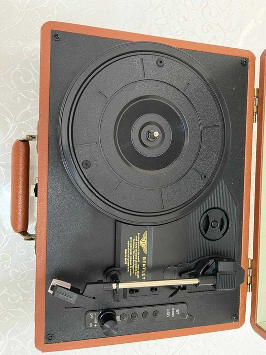 Виниловый проигрыватель Bentley