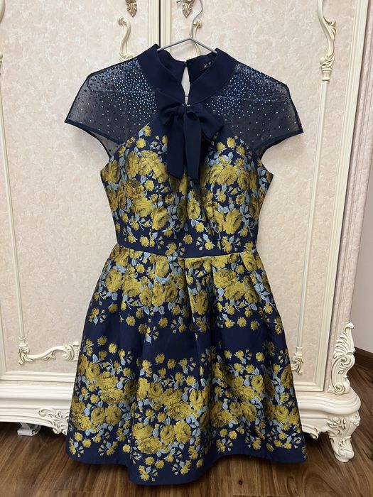 Женские платья