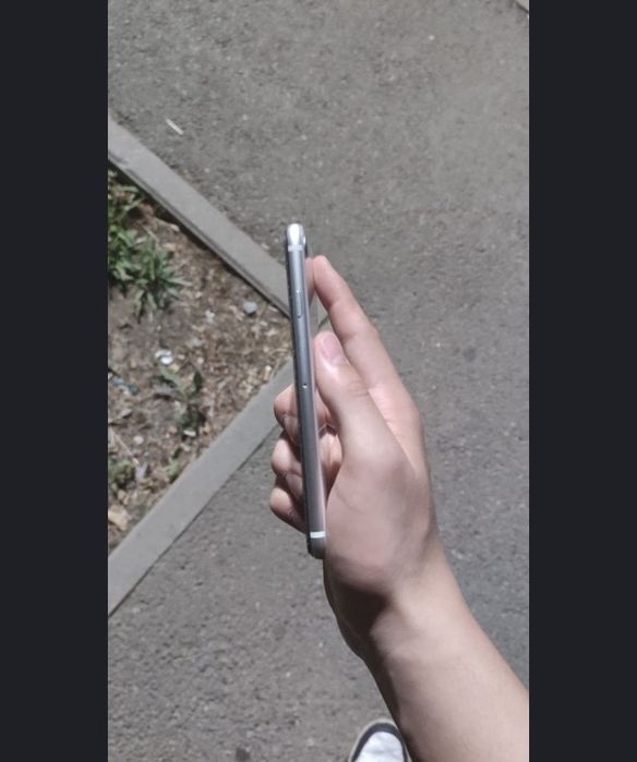 Продам айфон SE 2020!