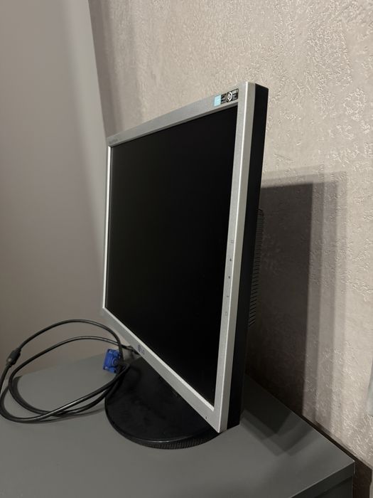 Монитор LG Flatron L1752S 17”