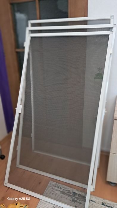 Vand 5 buc..Plasa tantari pentru geamuri