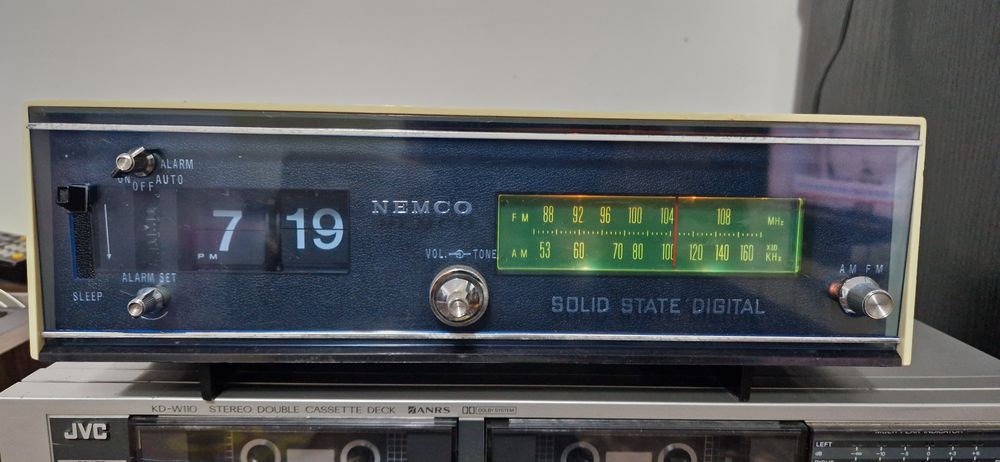 Radio cu ceas Flip,vintage Nemco  9FC-2052