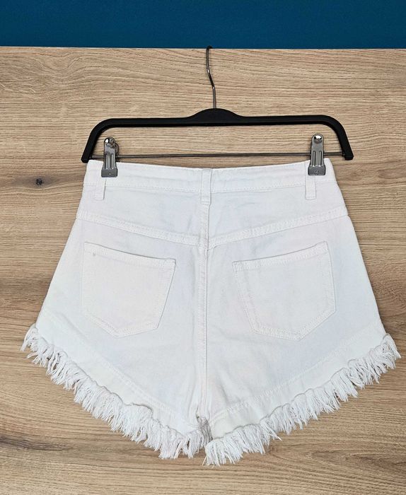 Къси бели дънкови панталонки