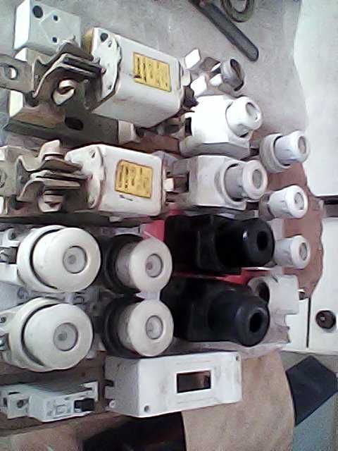 Вискомощни бушони 160 А и Витлови 63,25 А външни бакел. предпазители .