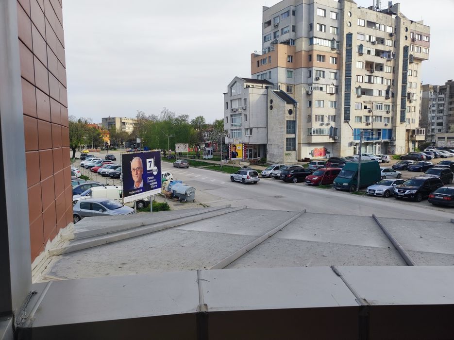 Продавам компактно студио !