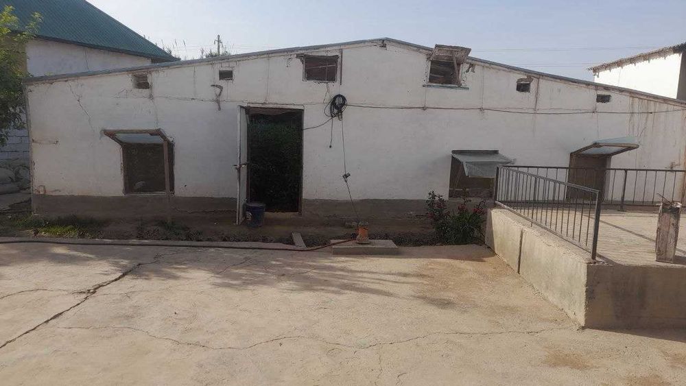 Hovli uy va yer ham alohida sotiladi. 0.12g (12 sotiq)