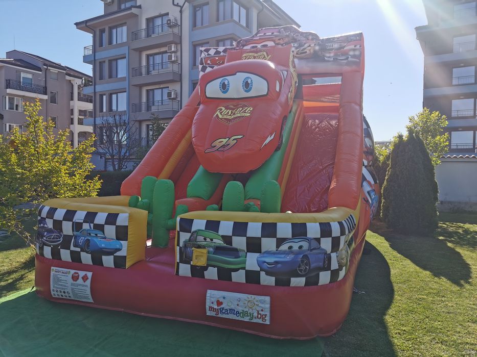 Под наем надуваема пързалка, надуваем замък, надуваем батут.