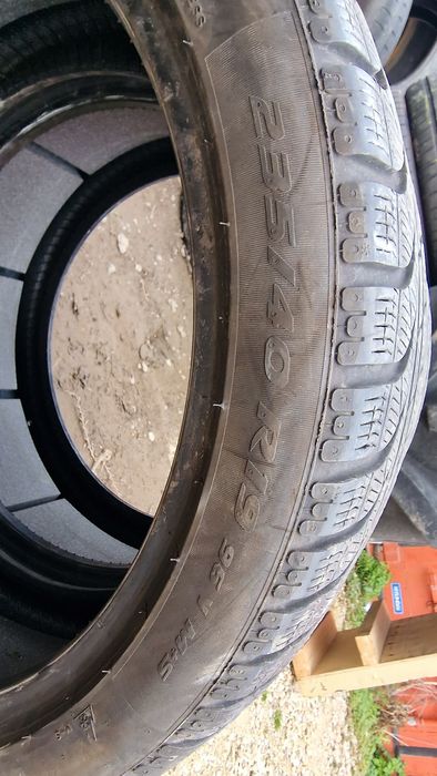 Anvelope 235/40R19 marca Pirelli, DOT 2024,M +S