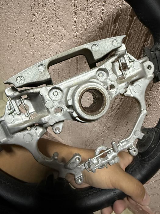 Продам руль на камри 50 европеец