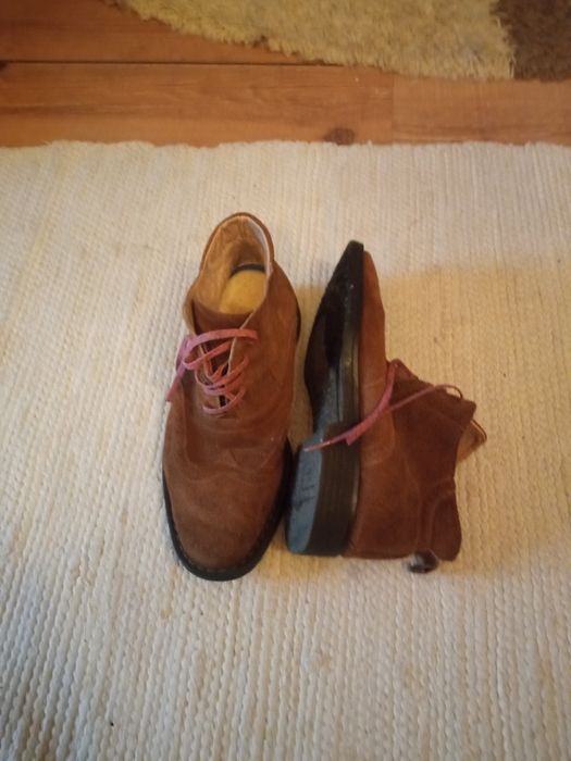 Vând bocanci din piele