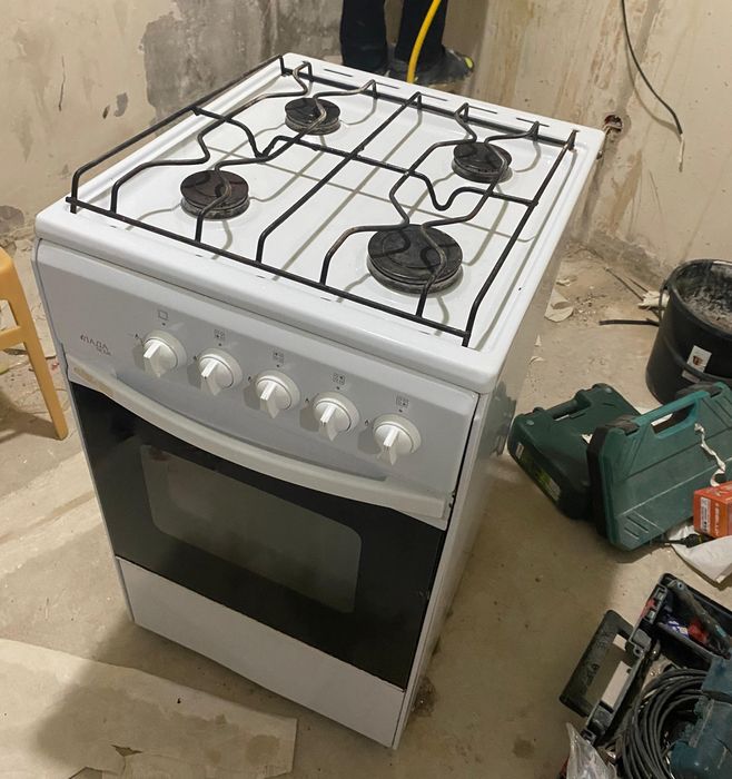 Продам газ плиту
