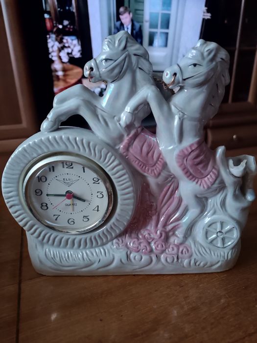 Продам часы  настольные