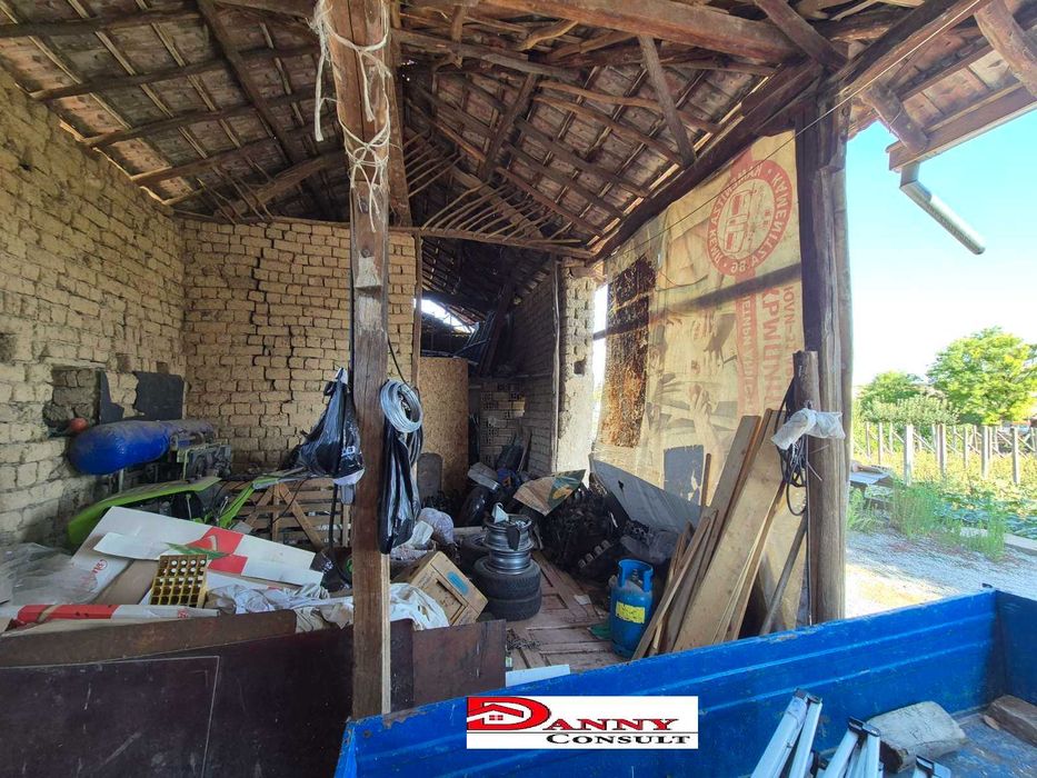 Къща с 5800 кв.м. двор в с. Климентово, обл. В.Търново