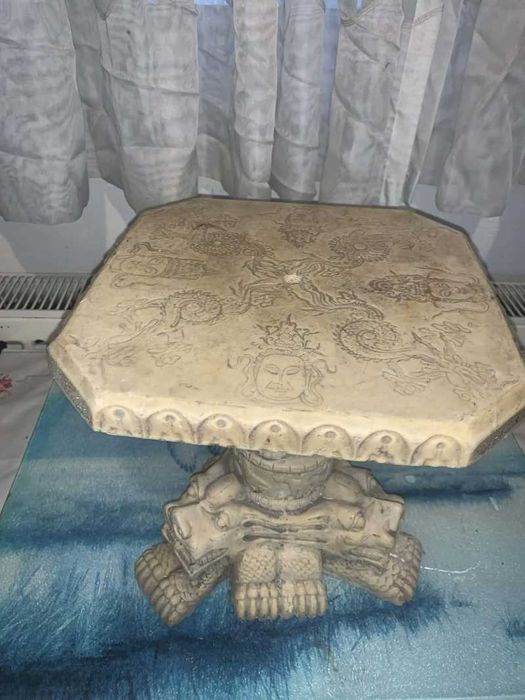 Pedestal din praf de marmura