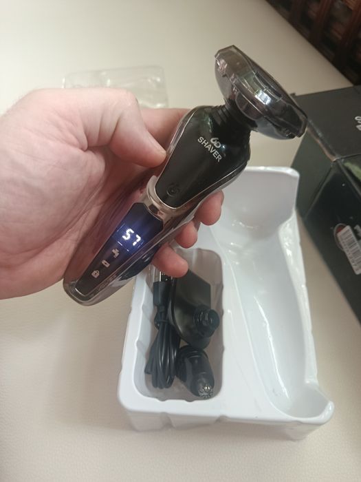 Продам электро бритву 3 в 1